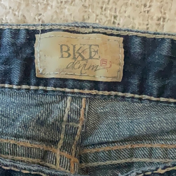 BKE Madison Jeans Low Rise Cutoff Long Shorts Women's Size 29 Distressed Pockets - Picture 2 of 2
